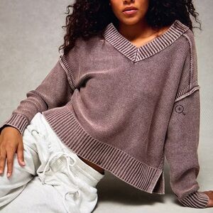 American Eagle Long Weekend V-Neck Sweater XS coffee